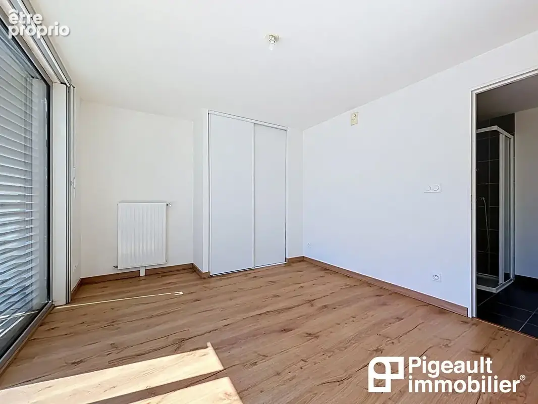 Appartement T2  à vendre - Rennes Saint Jacques de la Lande - Terrasse - Parking - Cave - Métro - photo 5