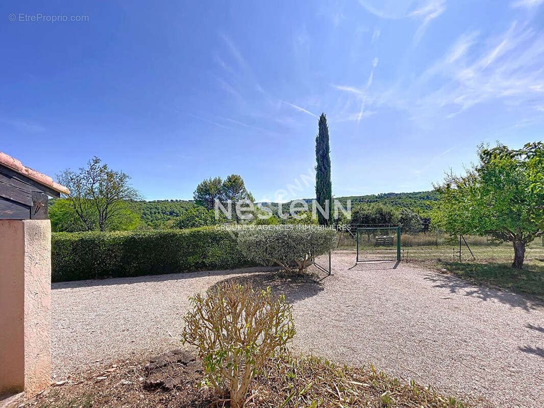 Villa indépendante de plain, 90m2 habitables, 3 chambres, possibilité d'agrandissement, piscine 4x8 et jardin. Vue imprenable ! - photo 14