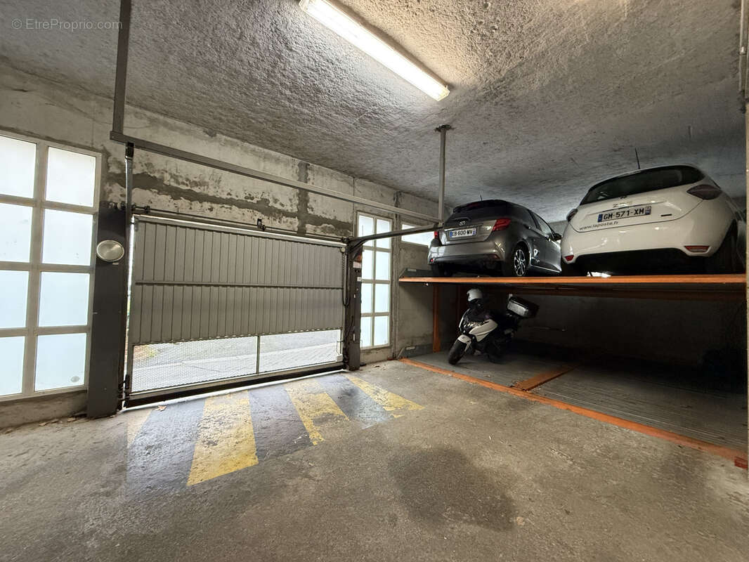 Parking à PARIS-12E