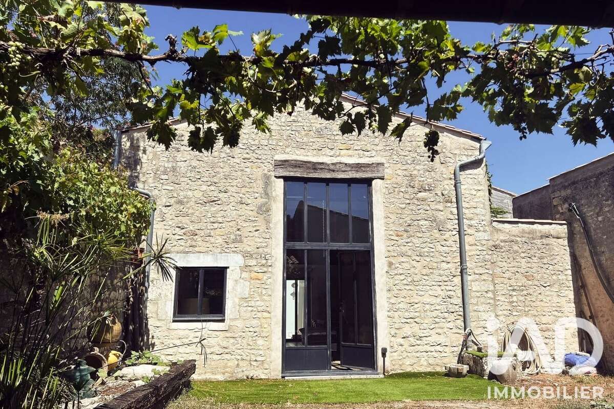 Maison 160 m² à La Flotte  - photo 3
