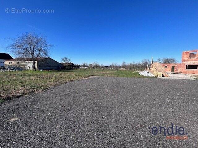 Terrain à AVERMES