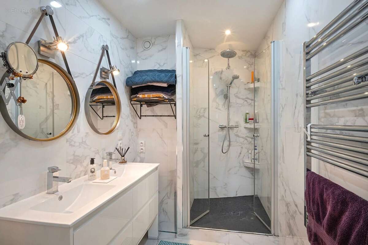 Appartement à CHARENTON-LE-PONT