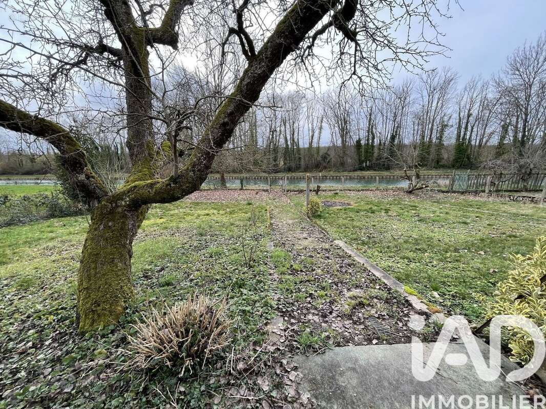 Maison 114 m² à Tronchoy  - photo 4