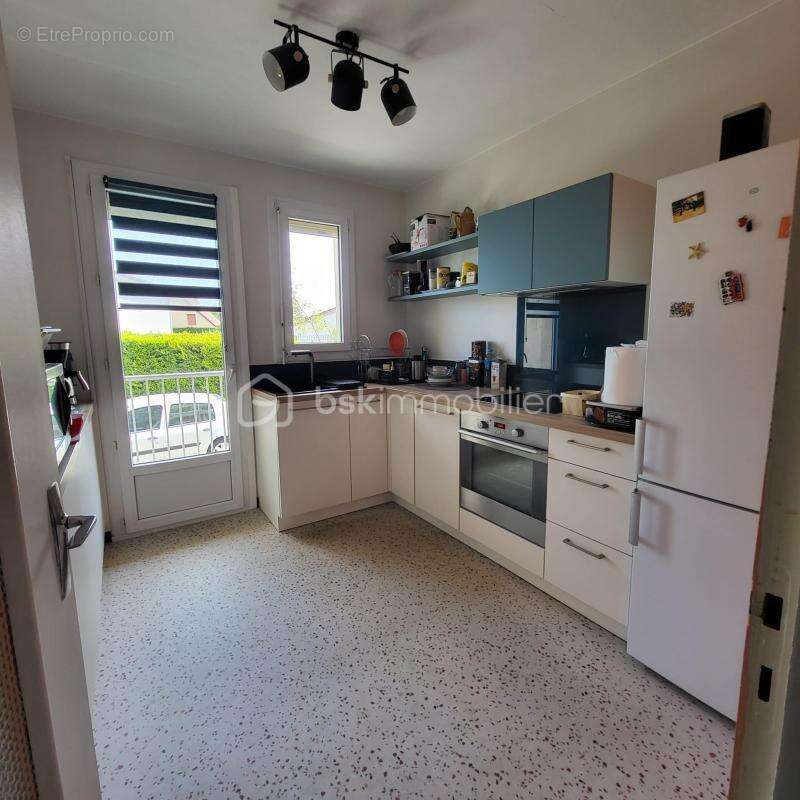 Roanne proche centre  appartement 2 pièces de 51 m² au RDC surélevé, petit balcon coté Est, et cave au dessous de 8 m² - photo 2
