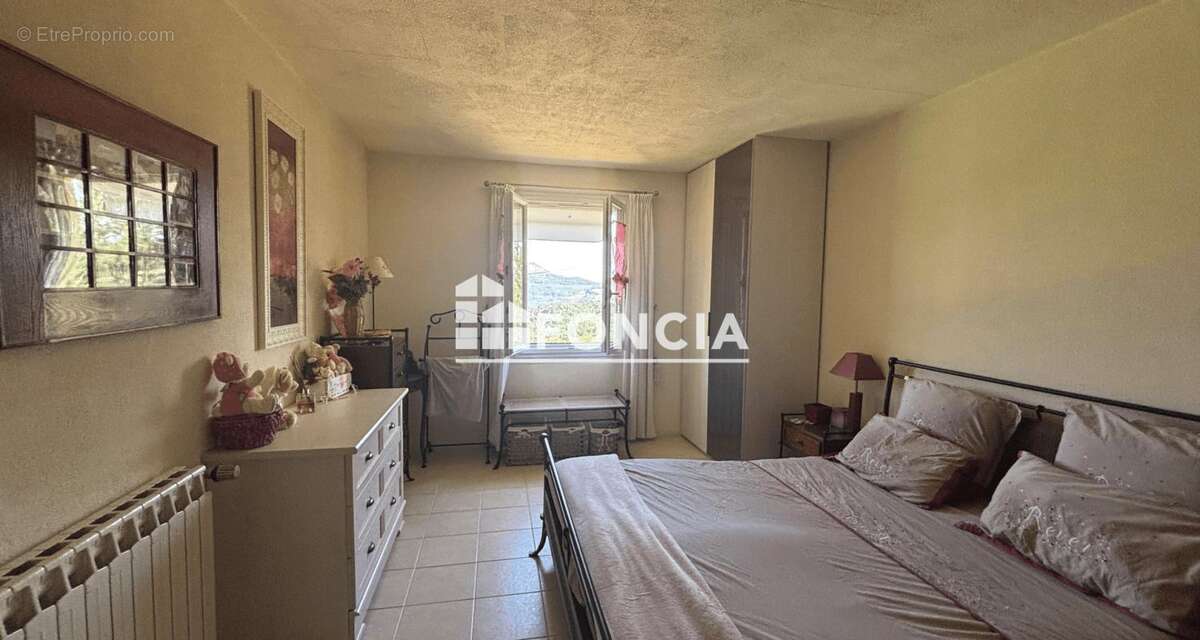 Propriété avec 2 maisons, terrain , piscine - photo 10