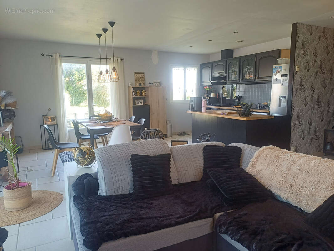 Maison à SAINT-CIERS-CHAMPAGNE