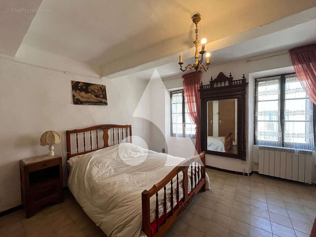 Maison à SAINT-MARTIN-DE-BROMES