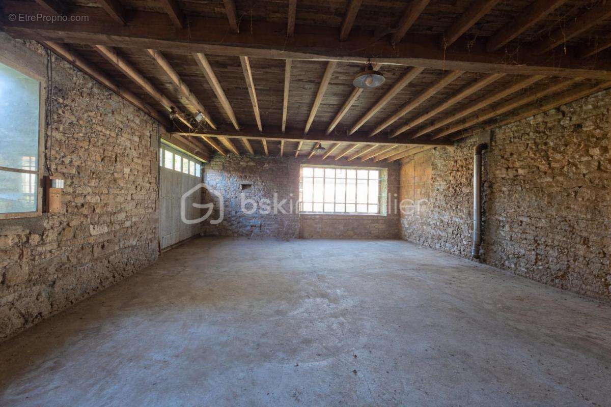 Ensemble immobilier à fort potentiel – calme, verdure et multiples dépendances - photo 5
