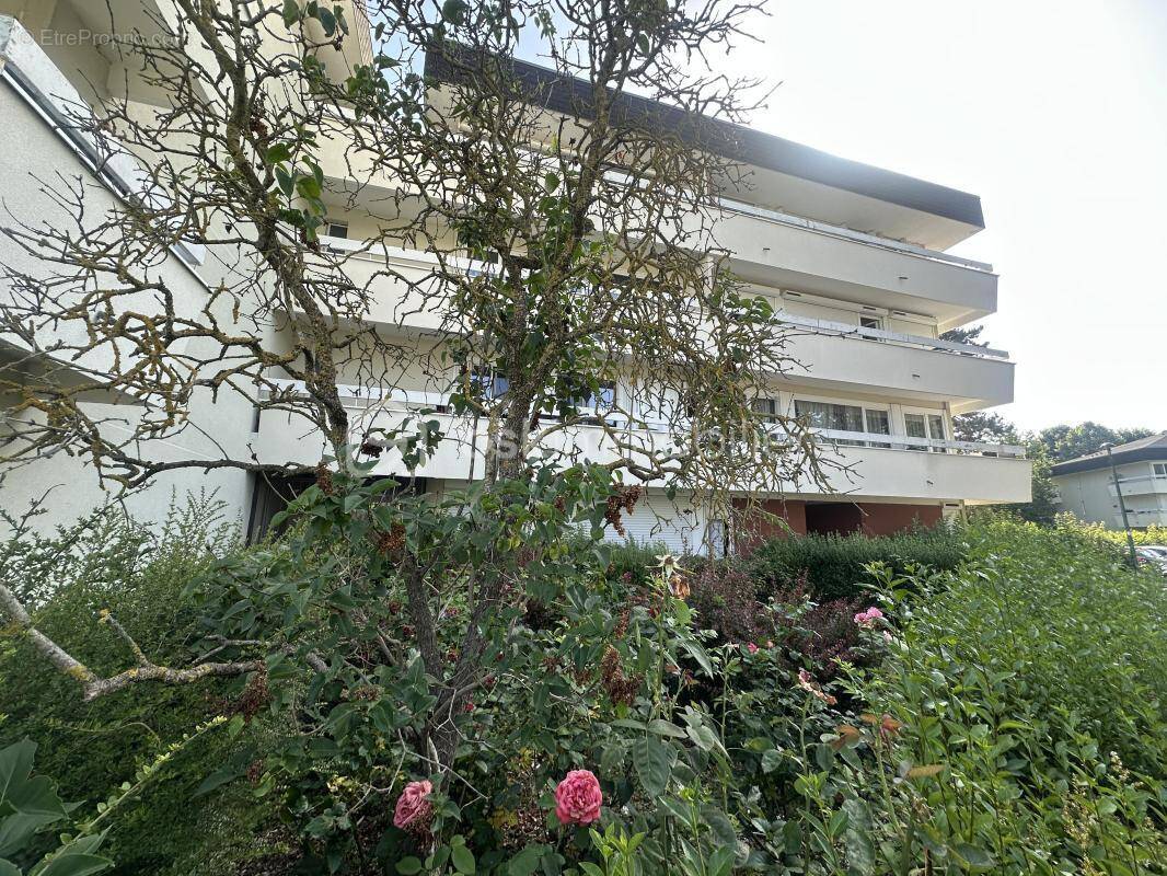 Appartement à LES ESSARTS-LE-ROI