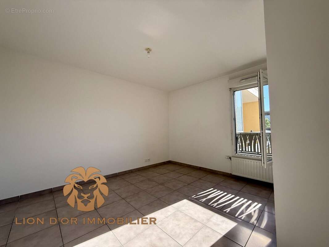 Appartement 45 m² à Neuville-Sur-Saone  - photo 4