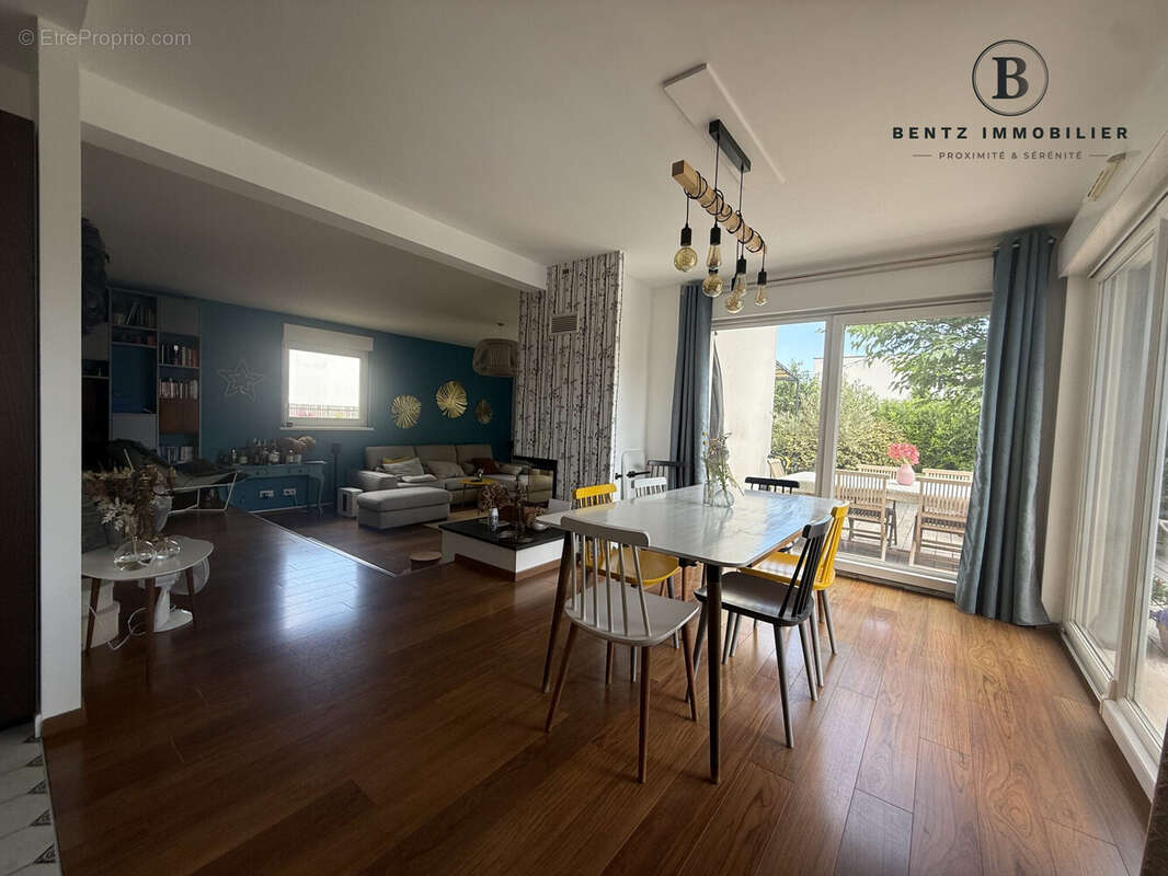 Salle à manger avec accès terrasse - Maison à NIEDERHAUSBERGEN