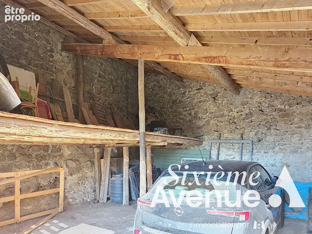 Ferme 180m² entièrement rénovée, 300 m² de dépendances et terrain en partie constructible : un cadre de vie rare ! - photo 10