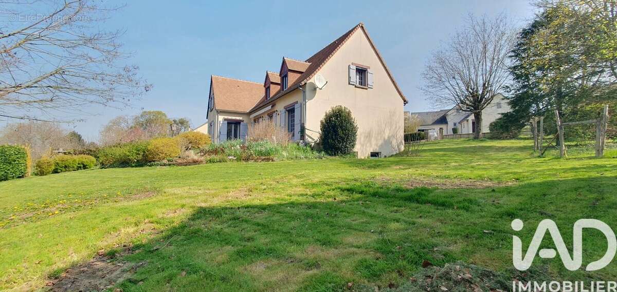 Maison 145 m² à Saint-Calais  - photo 8