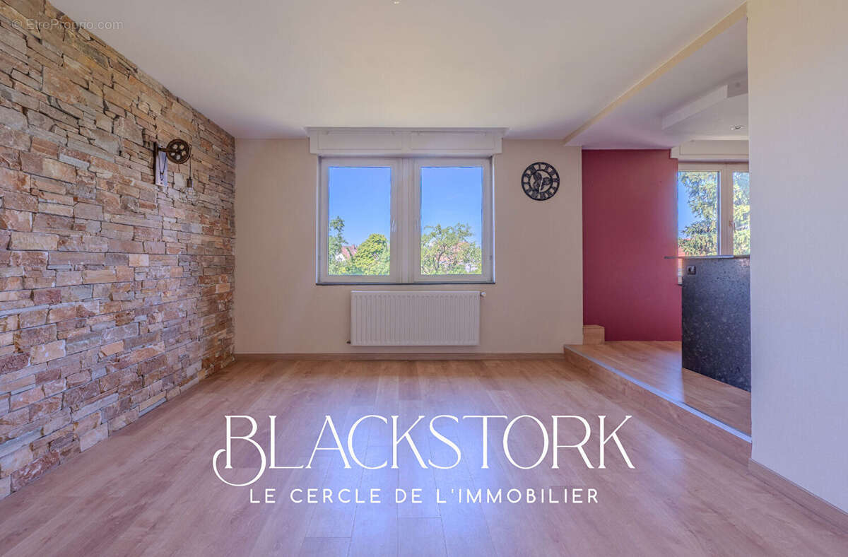 HAGUENAU, Appartement 3 pièces de 72 m² avec balcon, parkings et combles aménageables - photo 2