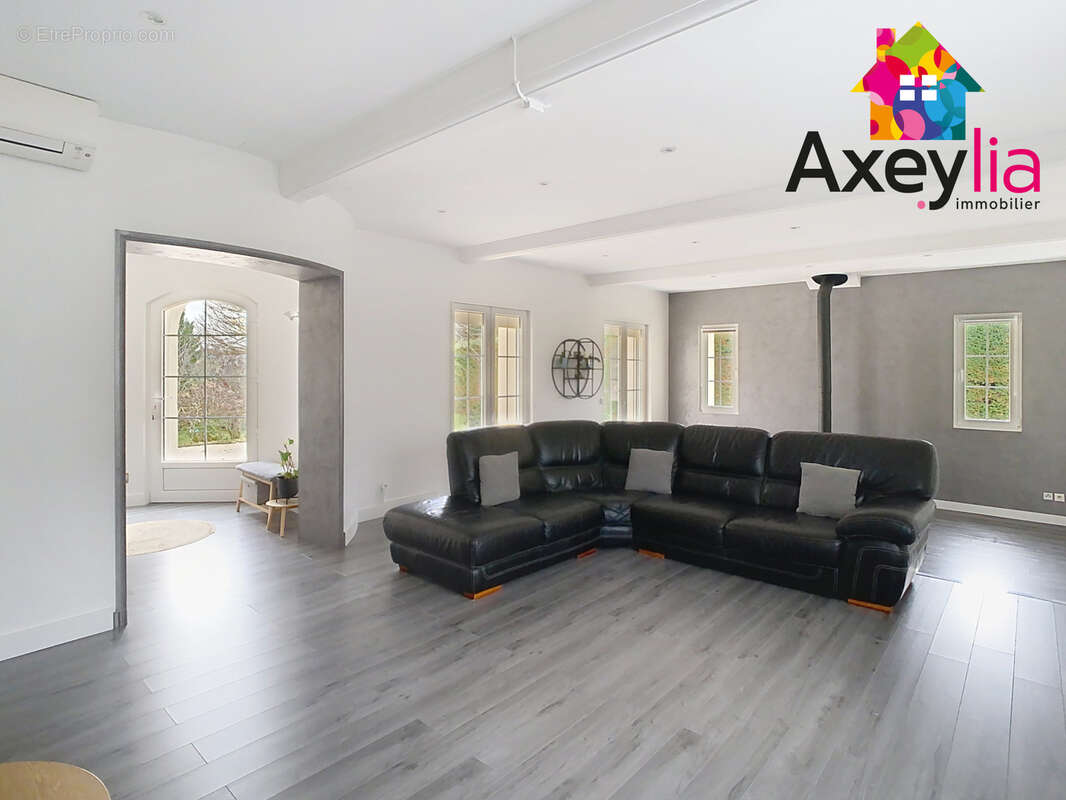 Maison à SAINT-CYR-DE-FAVIERES