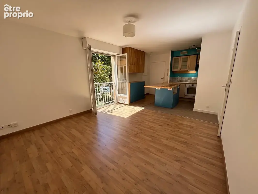 Laissez-vous séduire par ce superbe appartement entièrement rénové, où lumière, confort et qualité de vie se r - photo 2