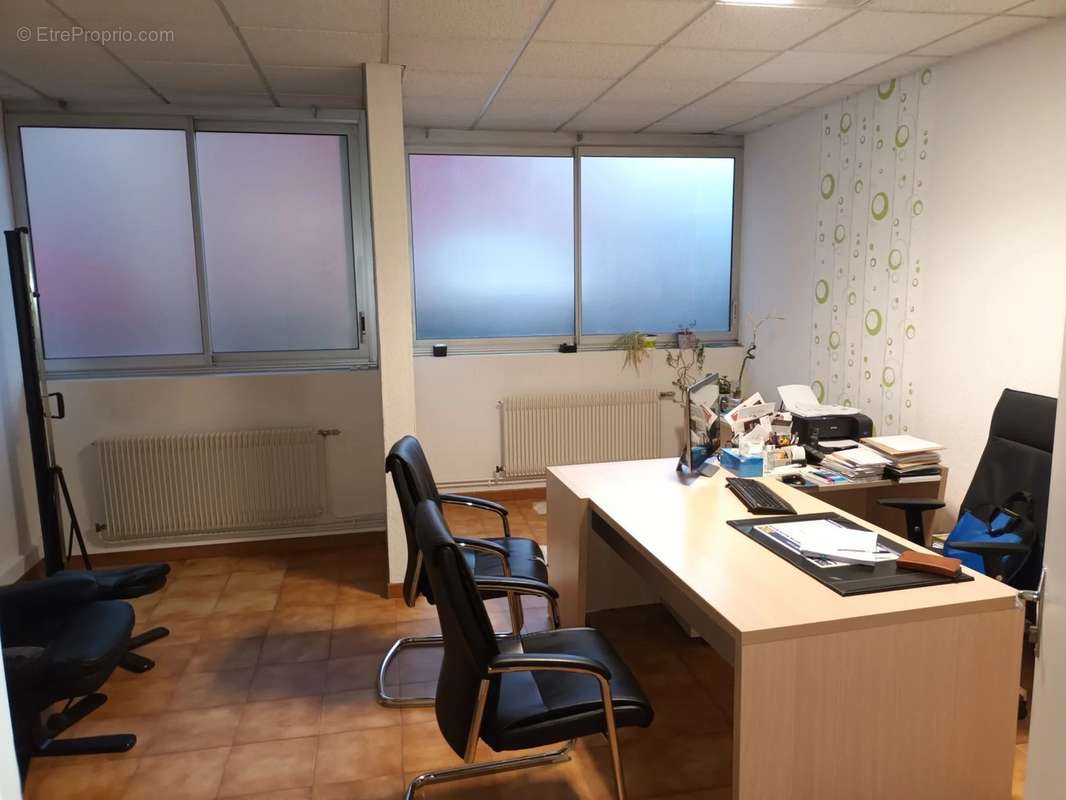 Commerce à MONTCEAU-LES-MINES