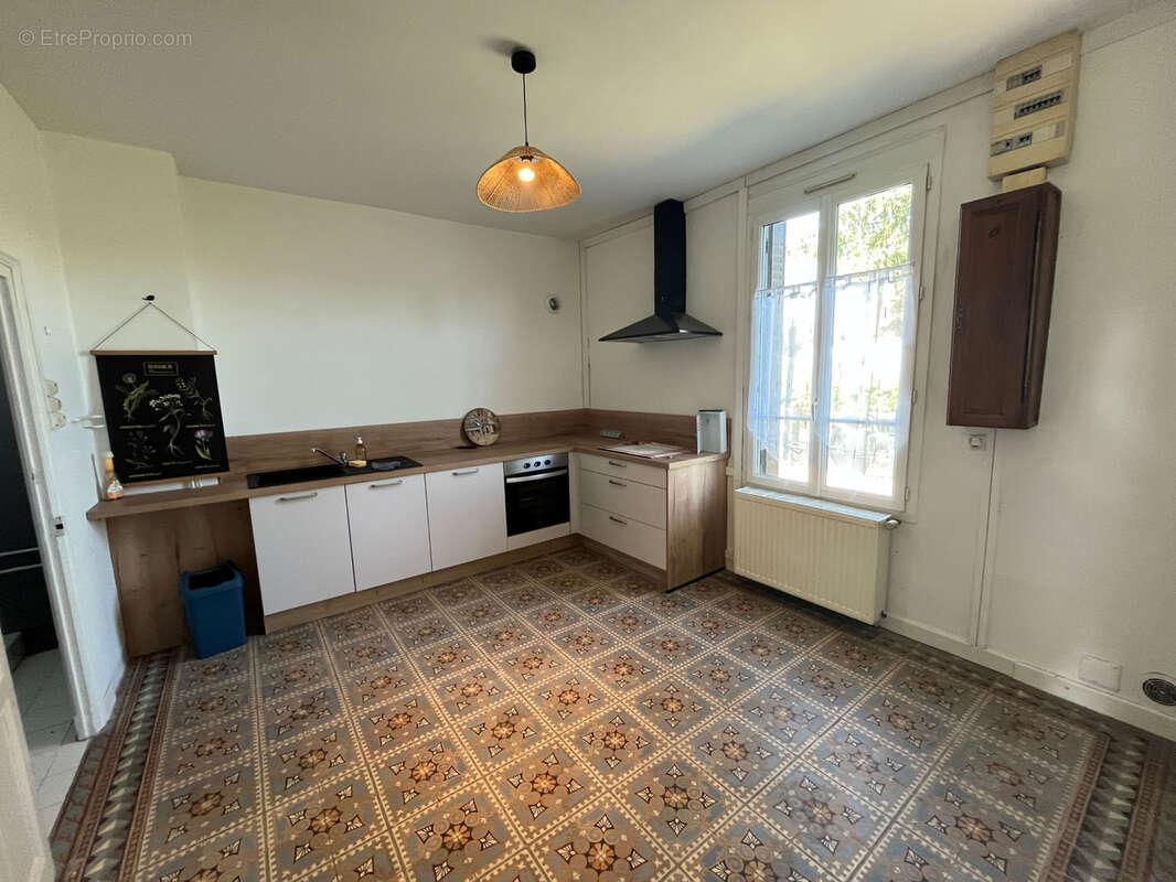 SIMANDRE Proche commerces: villa et dépendances - photo 12