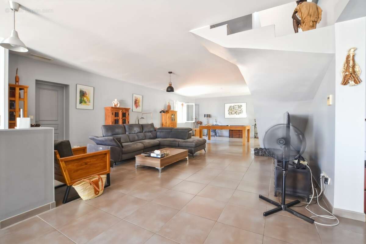 Montady – Maison familiale de 184 m² avec piscine et véranda - photo 26