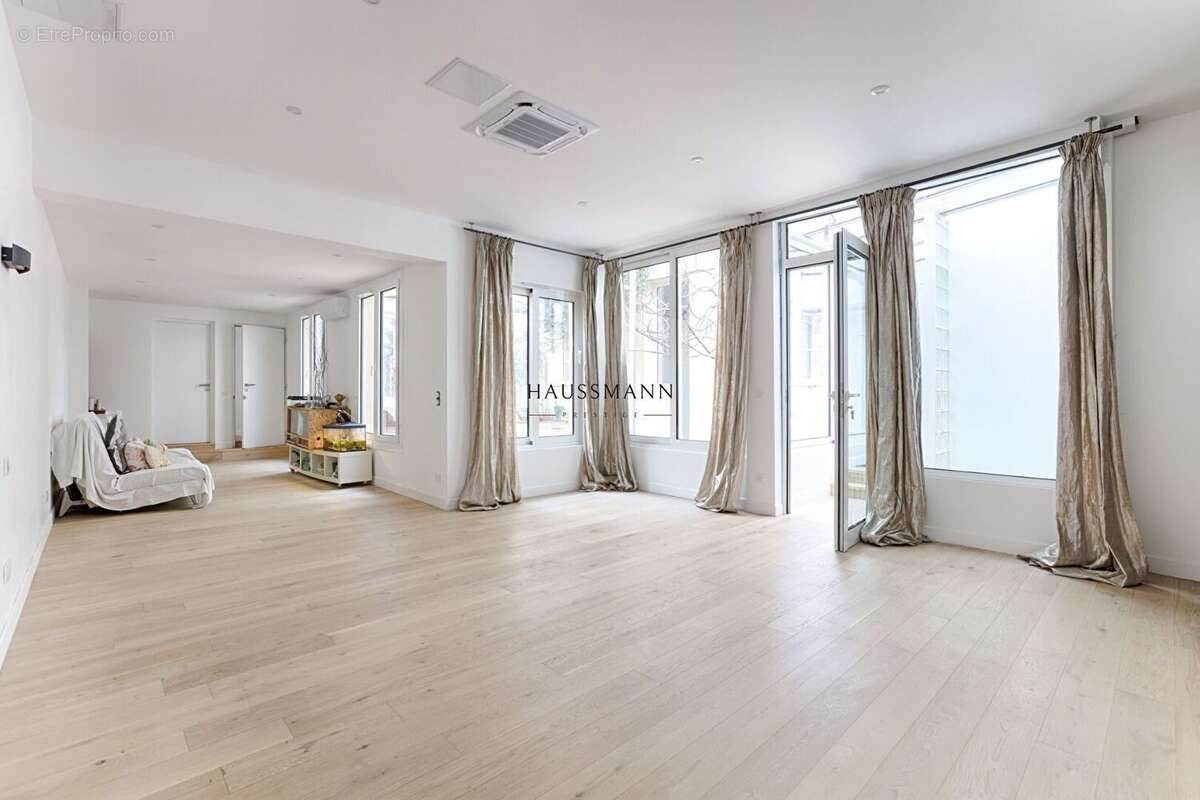 Appartement à PARIS-11E