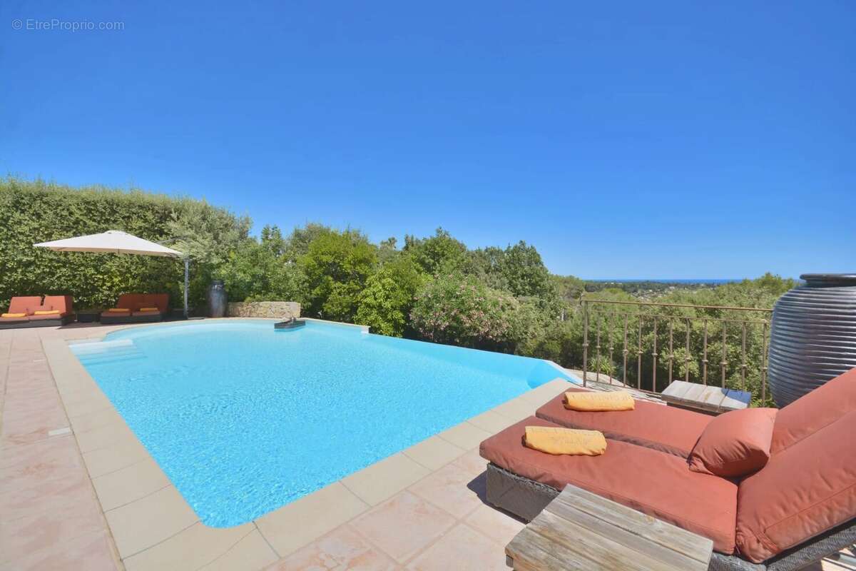 Maison 300 m² à Biot  - photo 8
