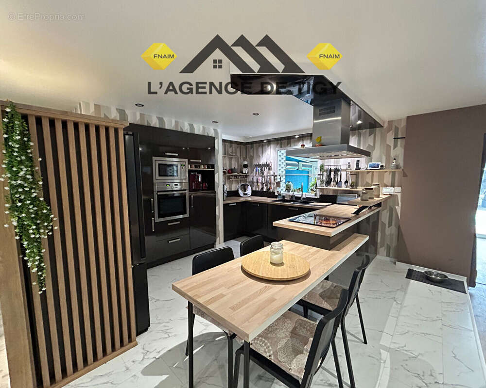 Maison à VIENNE-EN-VAL