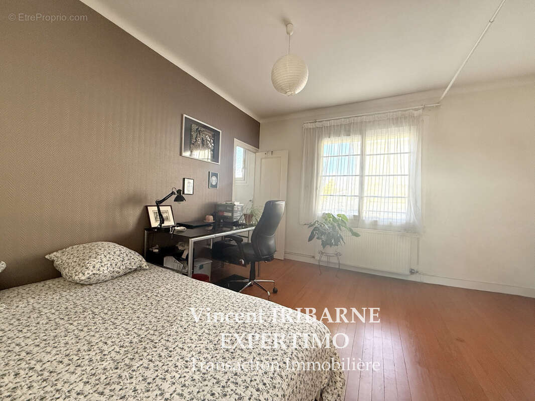 Maison de Ville, Saintes Centre Rive Gauche, 2 Chambres et Cour - photo 2