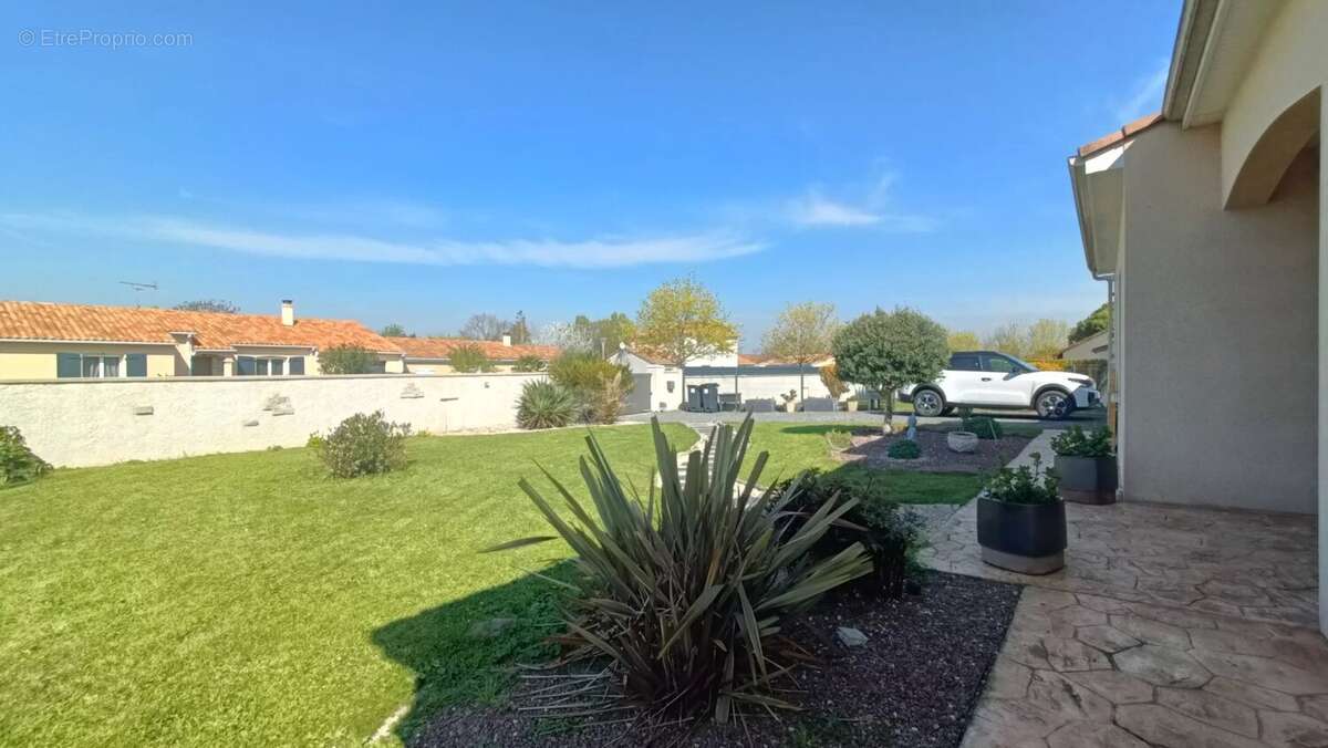 Maison à NEUVILLE-DE-POITOU