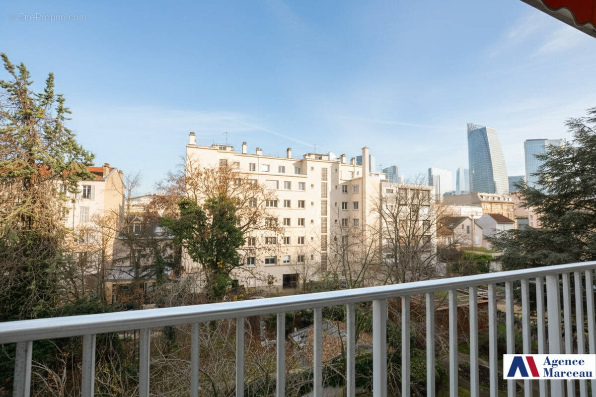 Appartement à COURBEVOIE