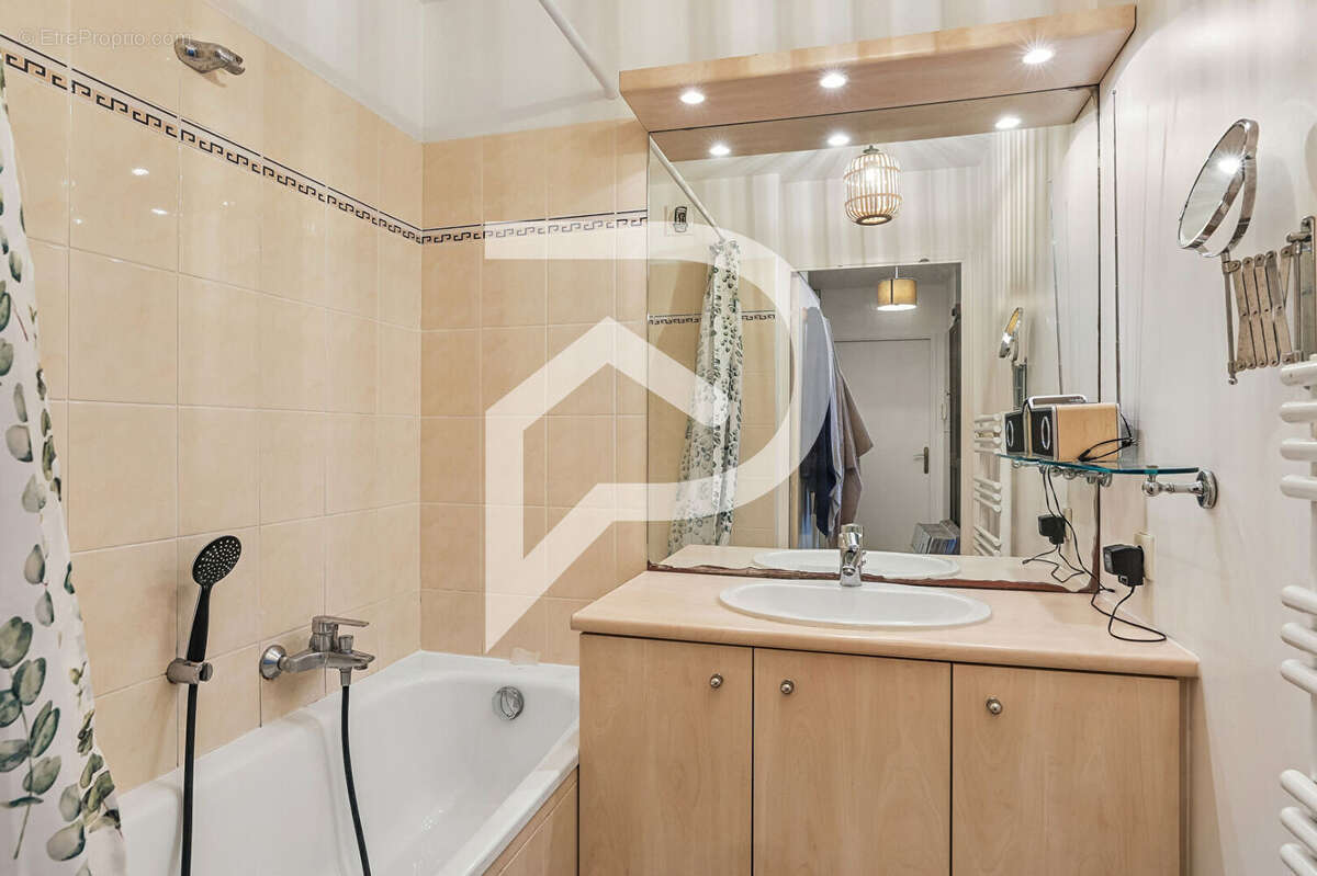 Appartement à COURBEVOIE