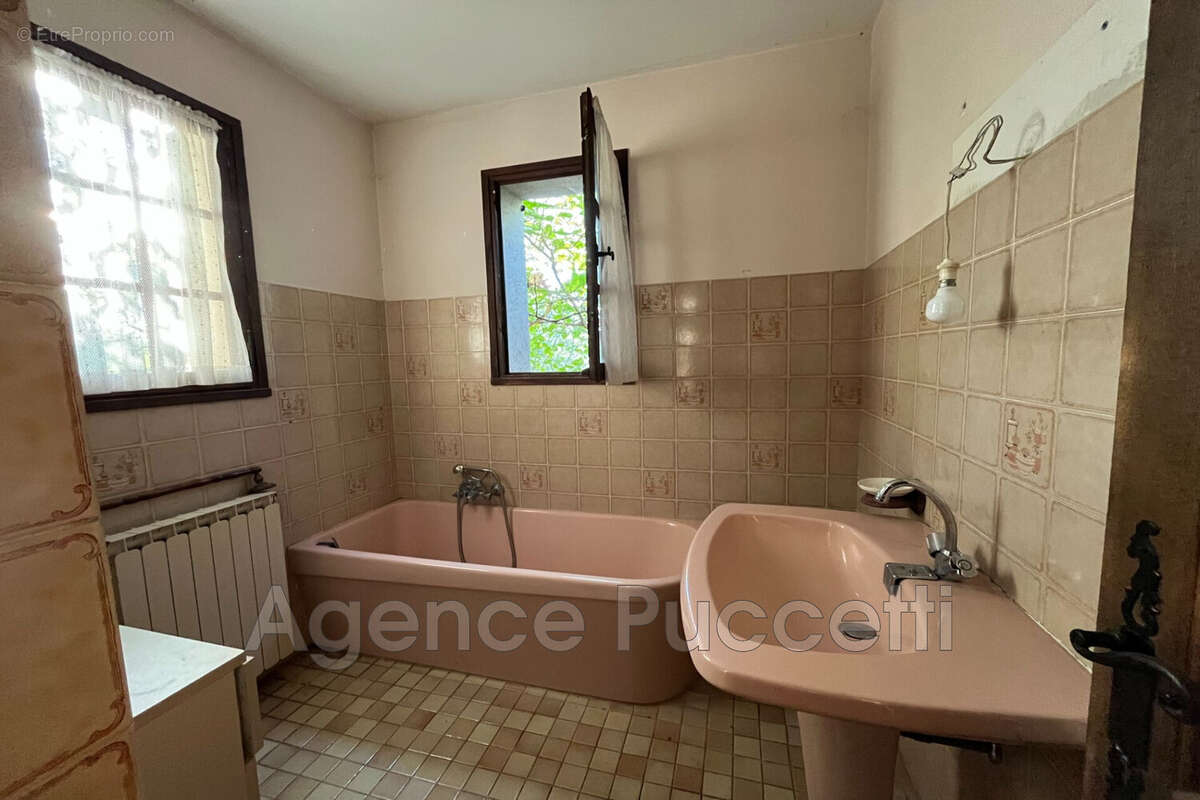 Maison à TOURRETTES-SUR-LOUP