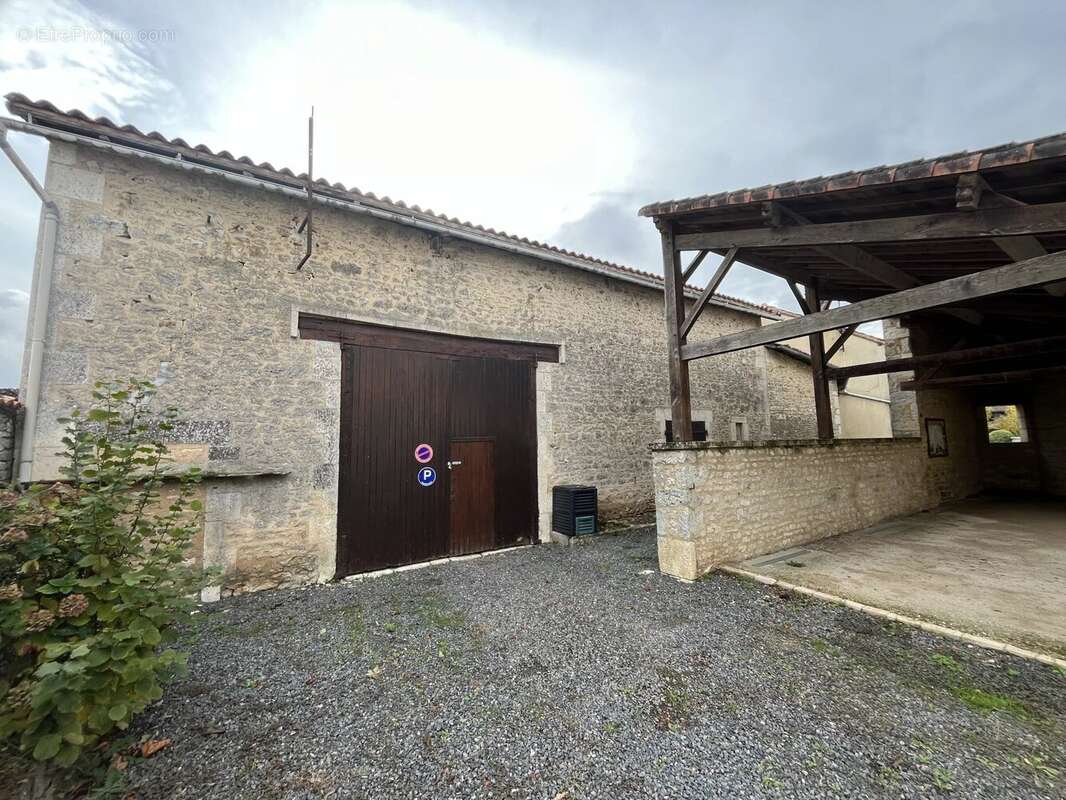 Maison à BARRO