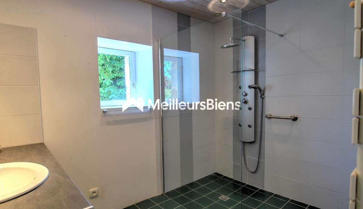 Longère à Arzano 287 m², deux maisons, 7 chambres, grand terrain - photo 18