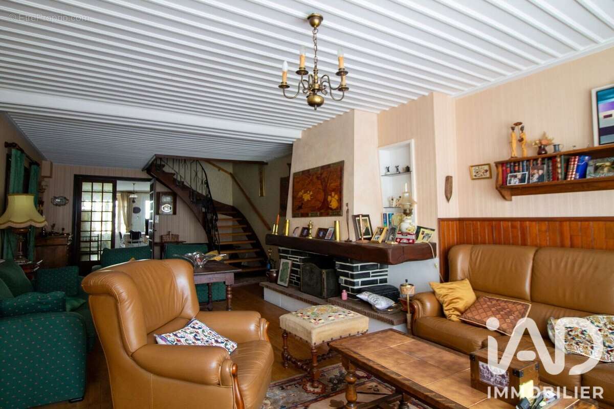 Maison 215 m² à Tours-Sur-Meymont  - photo 8