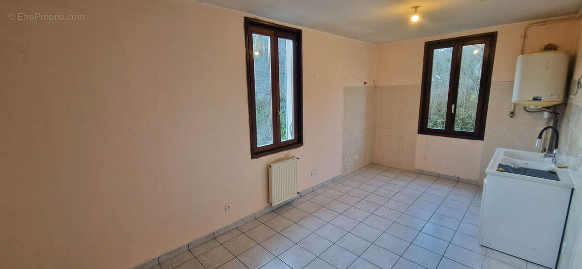 Appartement à YENNE