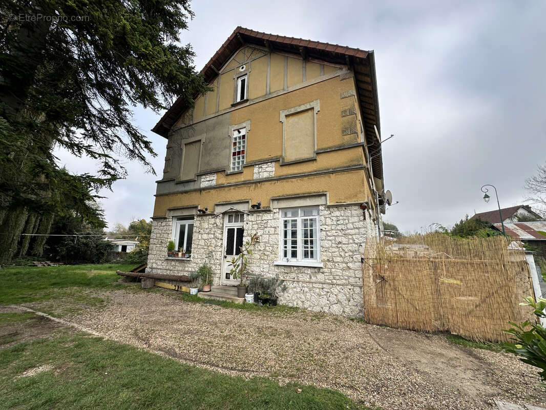 Maison à HOUDAN