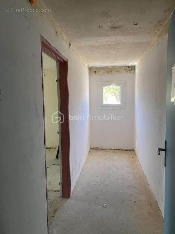 SAINT-CHRISTOL ((84) -  Créez votre T2 sur mesure ! Plateau sous forme d'appartement de 68 m² env. situé au 1er étage avec ascen - photo 8