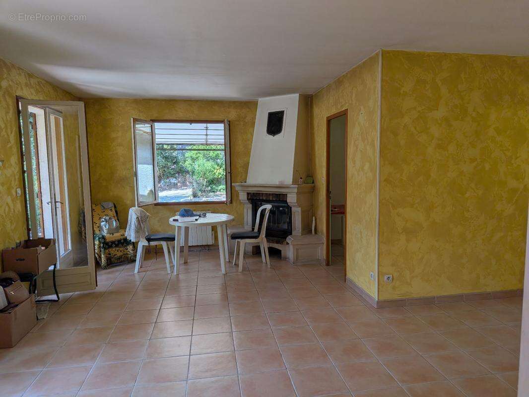Maison de 90m2 sur jardin de 2020m2 à BESSE SUR ISSOLE (83) - photo 25