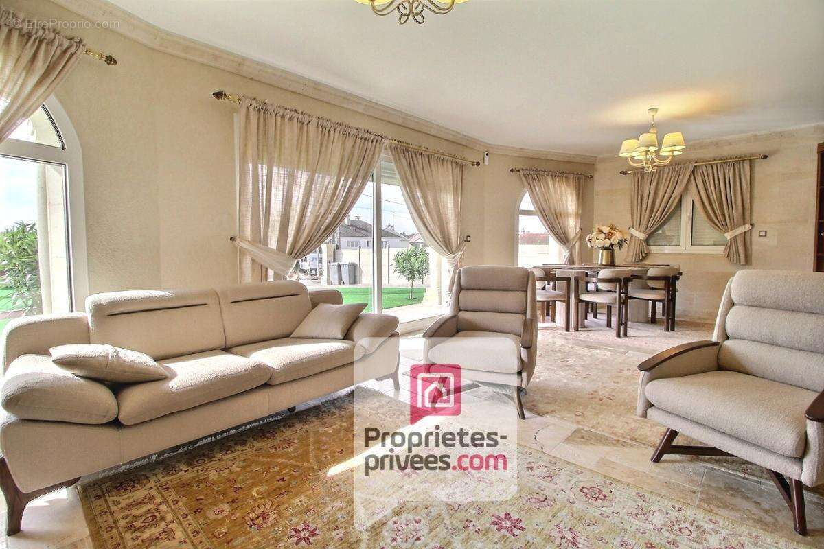 Maison à AMILLY