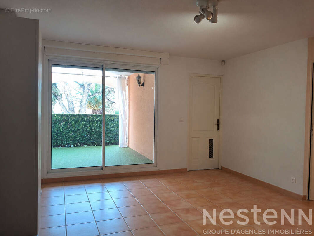 Exclusivité à Bormes-les-Mimosas : Superbe appartement 2 pièces avec terrasse et garage - photo 5
