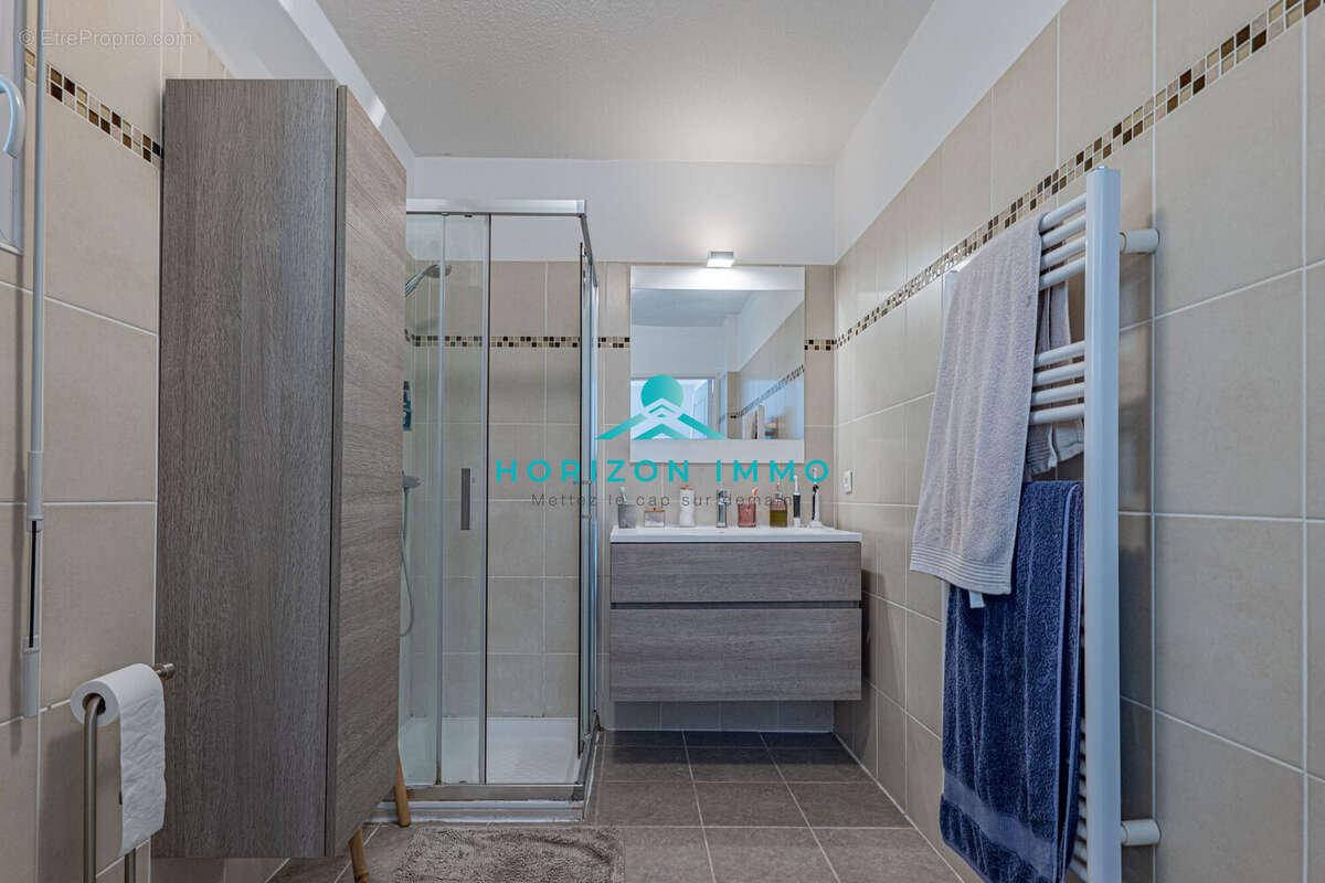 Appartement à SAINT-LAURENT-DU-VAR