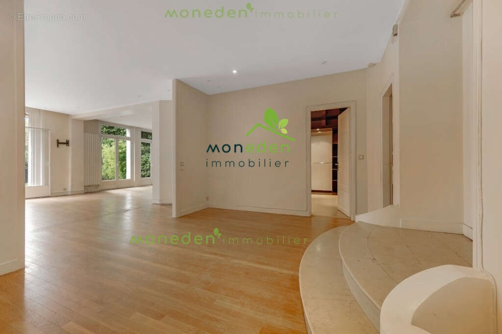 Appartement à NEUILLY-SUR-SEINE