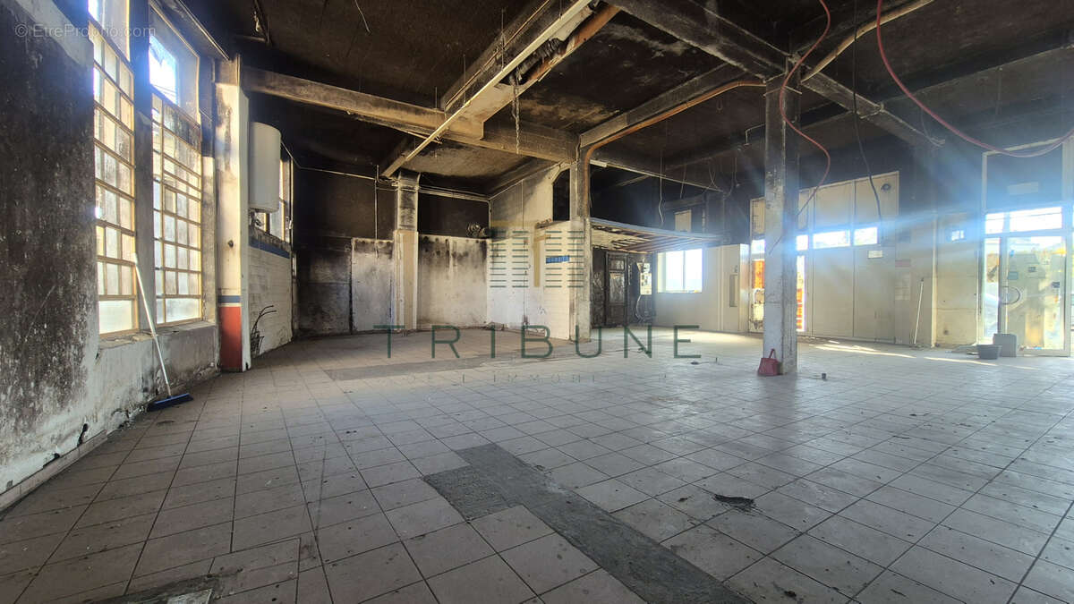 Plateau en rez-de-chaussée de 130m2 + 43m2 de sous-sol en hyper centre ville d'Agen. - photo 2