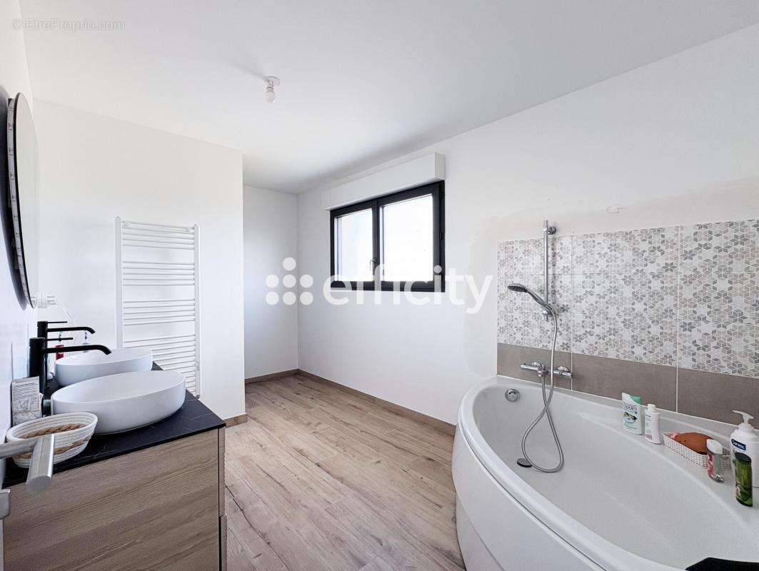 Maison à TORIGNI-SUR-VIRE