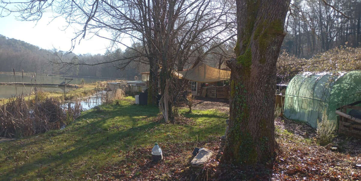 Terrain à CHATEAU-L&#039;EVEQUE