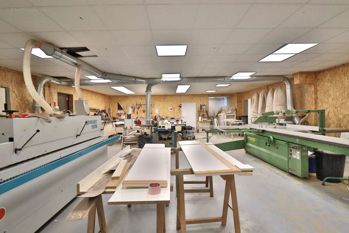 Commerce à MONTAULIN