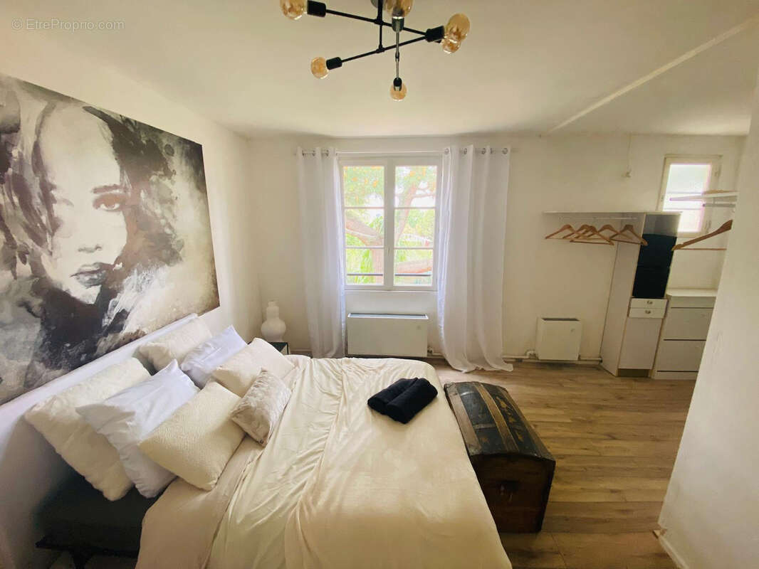 Maison à SAINT-LAURENT-DE-LA-SALANQUE