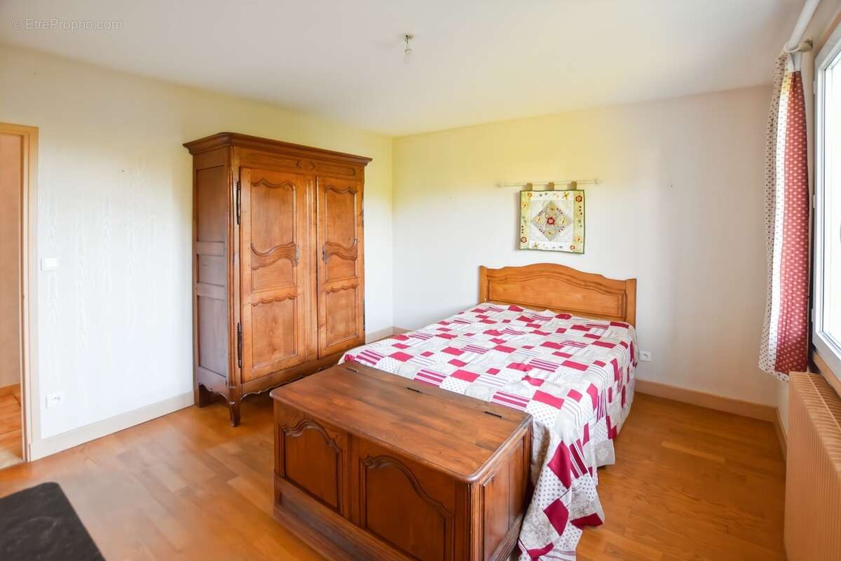 Maison sur sous-sol de 149 m2 avec 1840 m2 de terrain  à FARGES LES CHALON (71) - photo 6