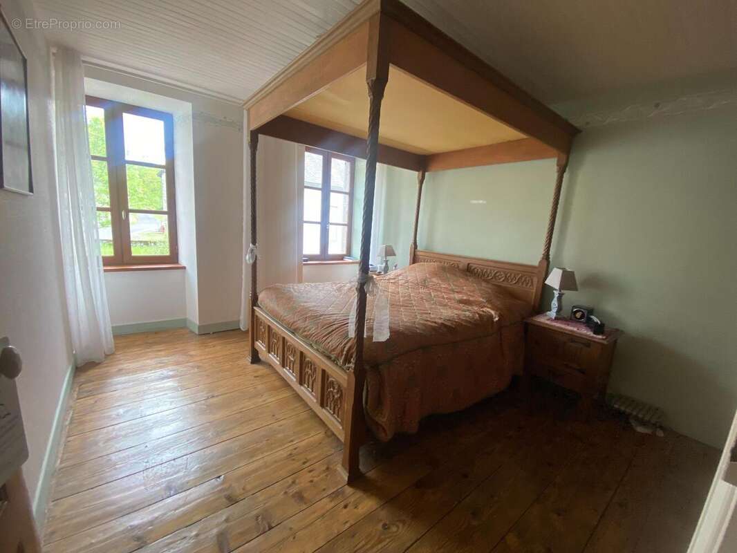 Maison 240 m² à Saint-Amandin  - photo 6