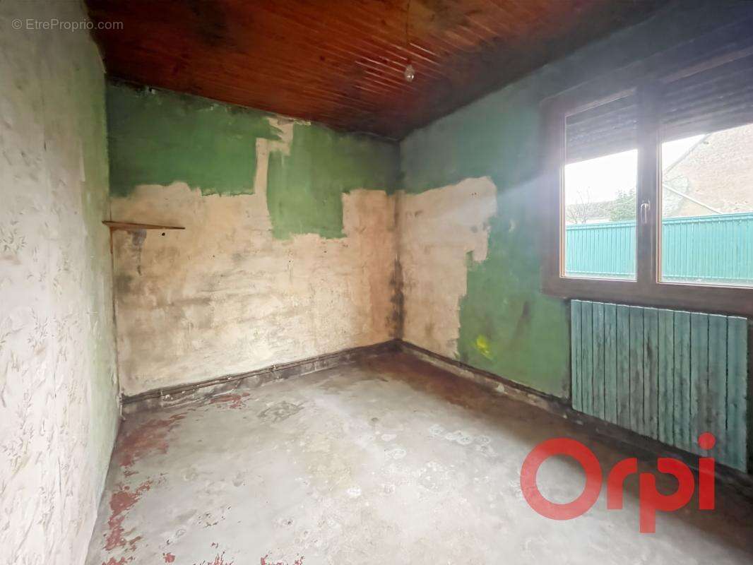 Maison à AINAY-LE-CHATEAU